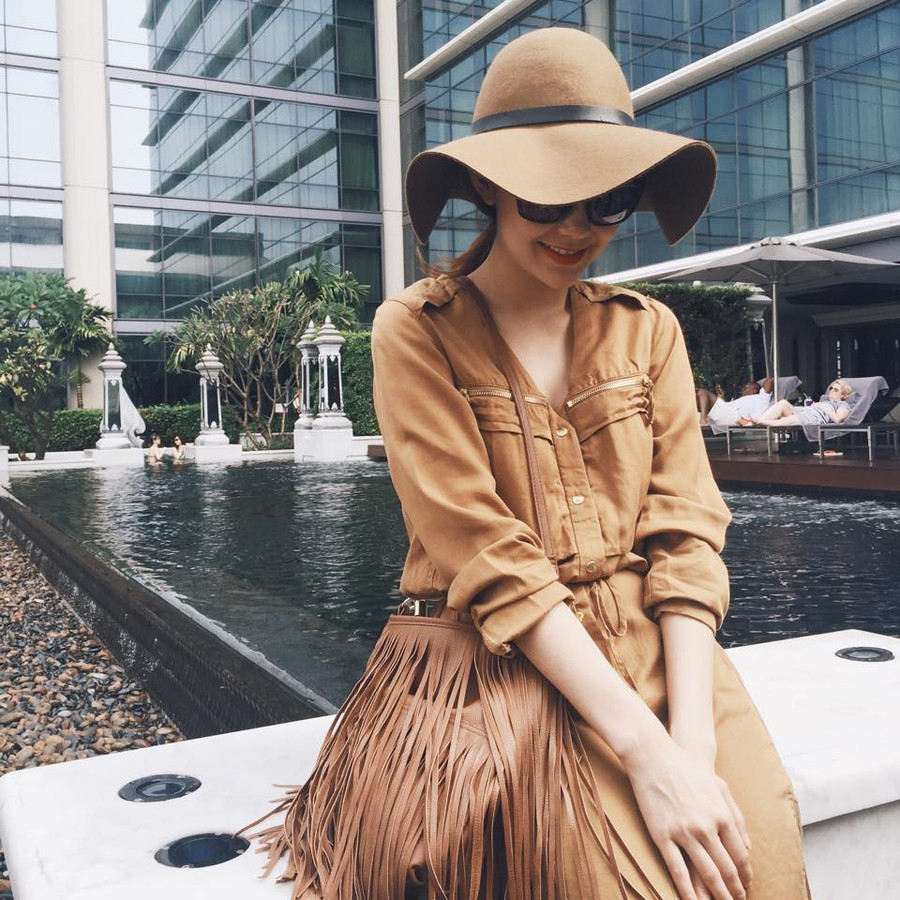 Minh Hằng cực sành điệu trên phố ở Thái Lan