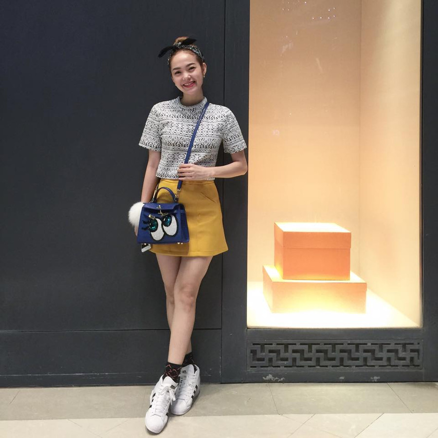 Minh Hằng cực sành điệu trên phố ở Thái Lan