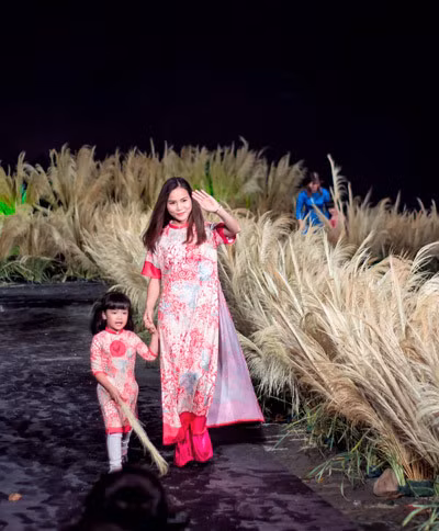 Ngam nu sinh Ha Noi duyen dang, thuot tha trong ta ao dai - Anh 4