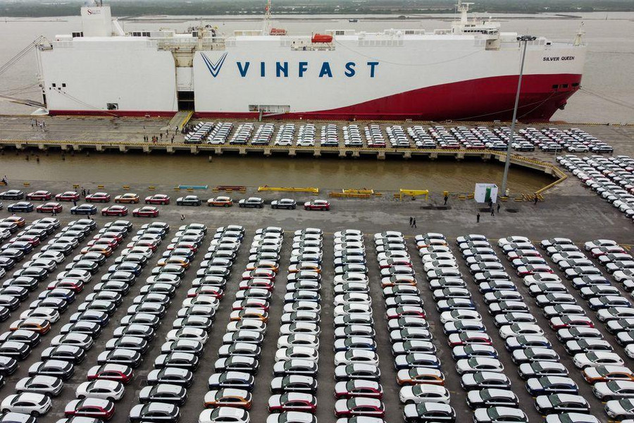 Ô tô điện Vinfast trong chuyến vận chuyển ô tô sang Mỹ tại thành phố Hải Phòng, Việt Nam, ngày 25/11/2022. Ảnh: Reuters. Ô tô điện Vinfast trong chuyến vận chuyển ô tô sang Mỹ tại thành phố Hải Phòng, Việt Nam, ngày 25/11/2022. Ảnh: Reuters.