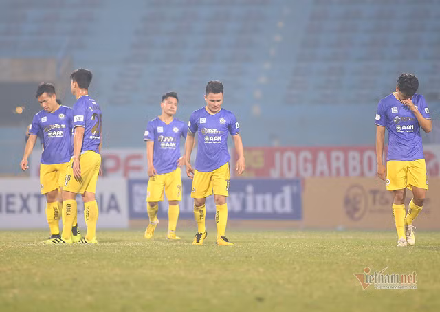 Nhưng việc tạm dừng bất khả kháng lại cơ hội cho Hà Nội FC trở lại.