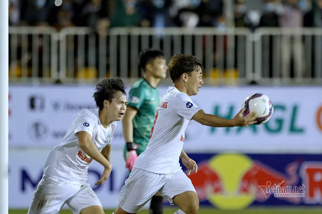 Hay giúp HAGL thăng hoa hơn để thầy Park lẫn tuyển Việt Nam phải mừng.