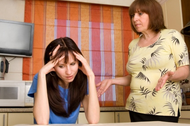 Stress vì mẹ chồng quá sạch