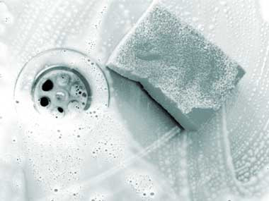 5 vật dụng nhà bếp bẩn hơn cả bồn cầu mà bạn chẳng vệ sinh ảnh 1 5 vật dụng nhà bếp bẩn hơn cả bồn cầu mà bạn chẳng vệ sinh - 2