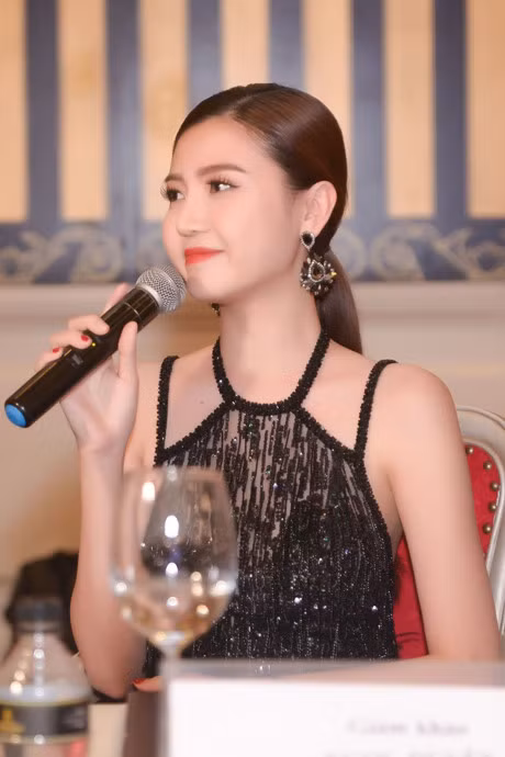 Vo Hoang Yen, Ngoc Tinh, Ngoc Duyen, Kieu Ngan rang ro tren ghe giam khao - Anh 5