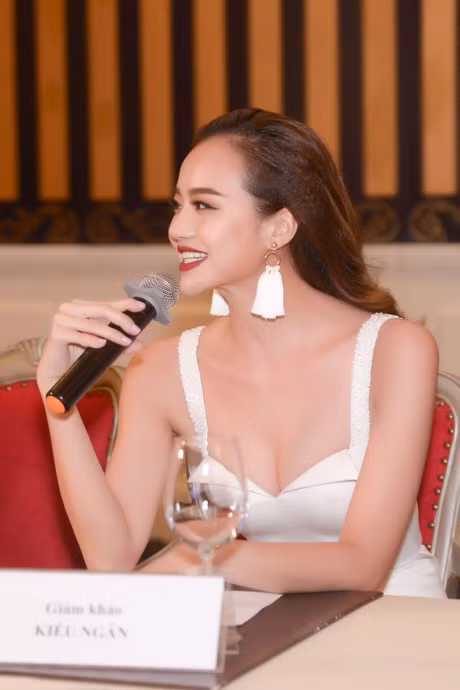 Vo Hoang Yen, Ngoc Tinh, Ngoc Duyen, Kieu Ngan rang ro tren ghe giam khao - Anh 4