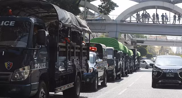 Đường phố ở Myanmar sau chính biến.