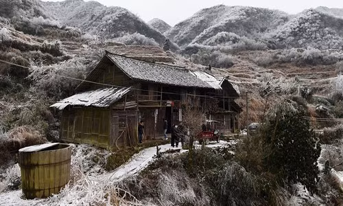 Cả ngôi làng Trung Quốc bị 