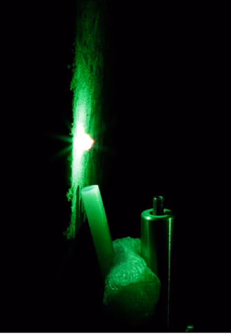 Laser giup xu ly chat thai hat nhan va don rac vu tru - Anh 1