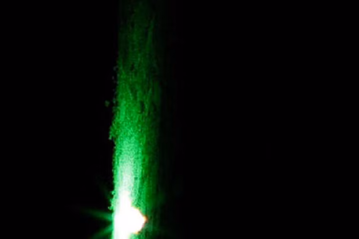 Laser giúp xử lý chất thải hạt nhân và dọn rác vũ trụ