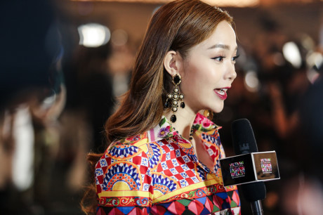 Minh Hang tai xuat rang ro voi hang hieu tien ty sau scandal bi Ha Ho chen ep - Anh 3