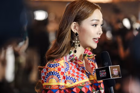 Minh Hang tai xuat rang ro voi hang hieu tien ty sau scandal bi Ha Ho chen ep - Anh 3