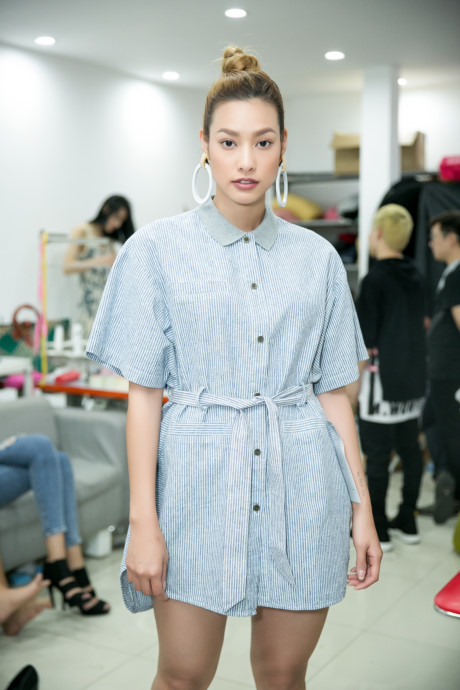 Lilly Nguyễn mở màn show diễn của nhà thiết kế Lê Hà - Ảnh 6 Lilly Nguyen mo man show dien cua nha thiet ke Le Ha - Anh 6