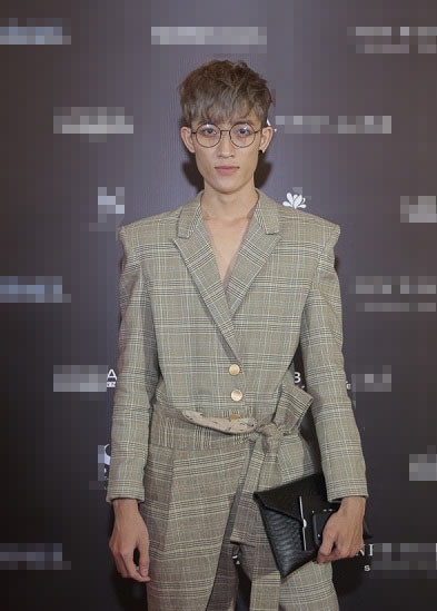 Minh Hang tai xuat rang ro voi hang hieu tien ty sau scandal bi Ha Ho chen ep - Anh 14