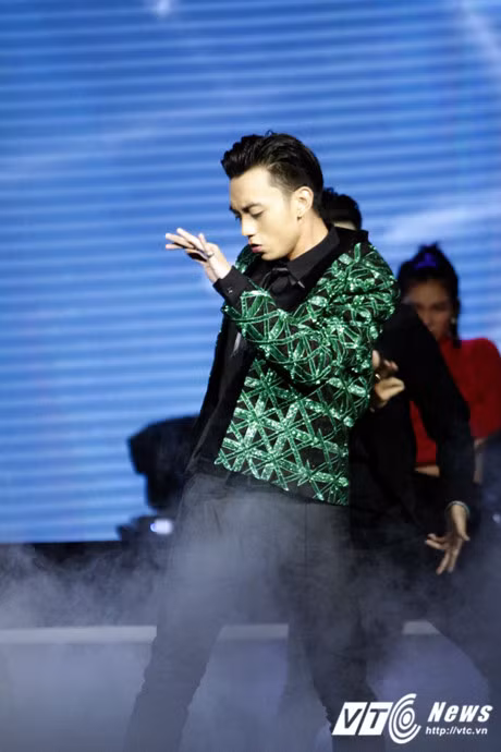 Noo Phước Thịnh vượt mặt Hồ Ngọc Hà thắng thuyết phục tại giải Cống hiến - Ảnh 15 Noo Phuoc Thinh vuot mat Ho Ngoc Ha thang thuyet phuc tai giai Cong hien - Anh 15