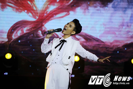 Noo Phước Thịnh vượt mặt Hồ Ngọc Hà thắng thuyết phục tại giải Cống hiến - Ảnh 10 Noo Phuoc Thinh vuot mat Ho Ngoc Ha thang thuyet phuc tai giai Cong hien - Anh 10