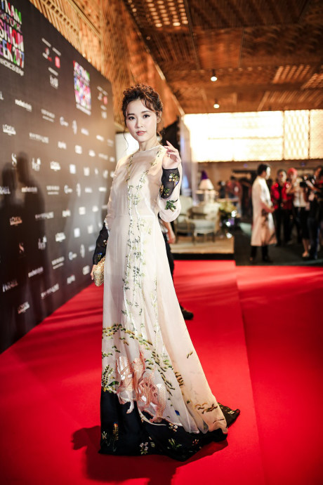 Minh Hang tai xuat rang ro voi hang hieu tien ty sau scandal bi Ha Ho chen ep - Anh 12