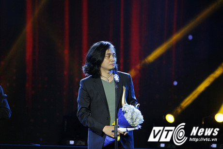 Noo Phước Thịnh vượt mặt Hồ Ngọc Hà thắng thuyết phục tại giải Cống hiến - Ảnh 18 Noo Phuoc Thinh vuot mat Ho Ngoc Ha thang thuyet phuc tai giai Cong hien - Anh 18