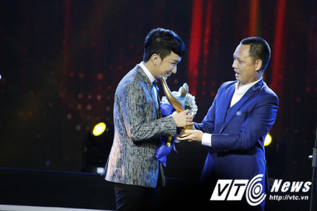 Noo Phước Thịnh vượt mặt Hồ Ngọc Hà thắng thuyết phục tại giải Cống hiến - Ảnh 17 Noo Phuoc Thinh vuot mat Ho Ngoc Ha thang thuyet phuc tai giai Cong hien - Anh 17