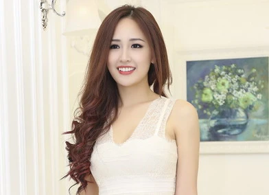 Mai Phương Thúy trẻ trung với váy ngắn