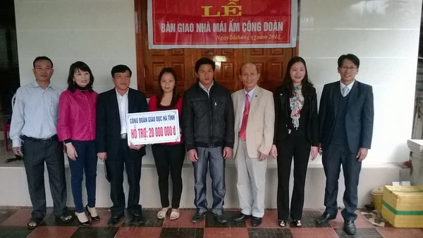 Năm 2014, Công đoàn ngành GD&ĐT Hà Tĩnh hỗ trợ xây dựng 62 nhà "mái ấm công đoàn" với số tiền 2,5 tỷ đồng cho các giáo viên có hoàn cảnh đặc biệt khó khăn. (Ảnh: Nhung Quyên)