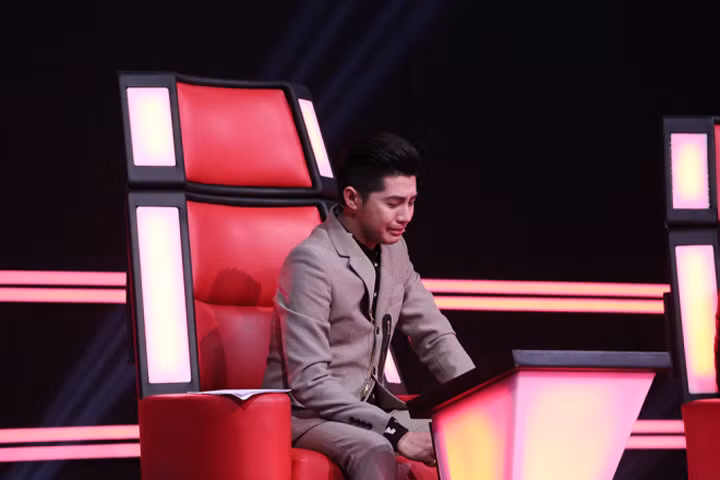 Noo Phước Thịnh và Đông Nhi bật khóc khi phải loại thí sinh nhí