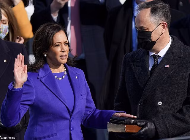 Bà Kamala Harris tuyên thệ nhậm chức Phó TT Mỹ.