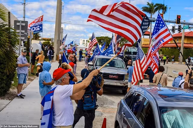 Ái nữ Ivanka kiềm chế nước mắt khi ông Trump có bài phát biểu chia tay ảnh 7