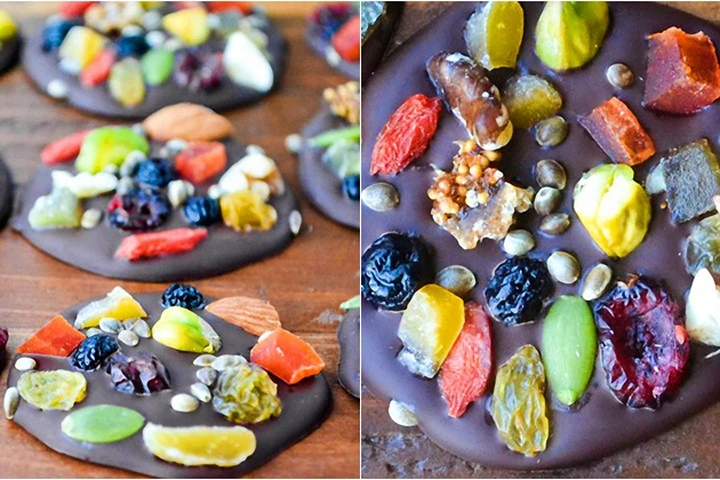 15 phút làm kẹo chocolate hoa quả, món quà giáng sinh ngọt ngào cho những người thân yêu