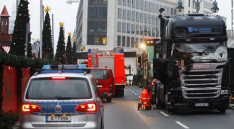 Cảnh sát Đức bắt nhầm nghi phạm khủng bố chợ đêm Berlin - Ảnh 1 Canh sat Duc bat nham nghi pham khung bo cho dem Berlin - Anh 1