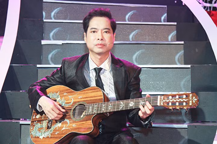 Ngọc Sơn tâm sự về bộ sưu tập đàn quý giá của mình