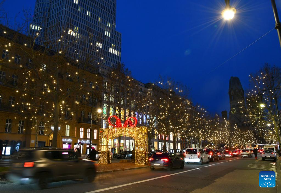 Đức: Trang trí đón năm mới ở thủ đô Berlin. (Ảnh: Xinhua). Đức: Trang trí đón năm mới ở thủ đô Berlin. (Ảnh: Xinhua).