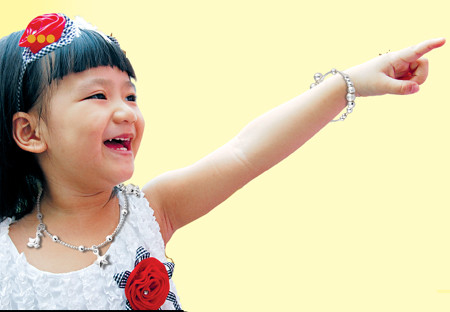 cho trẻ đeo đồ trang sức 2 cho trẻ đeo đồ trang sức 2