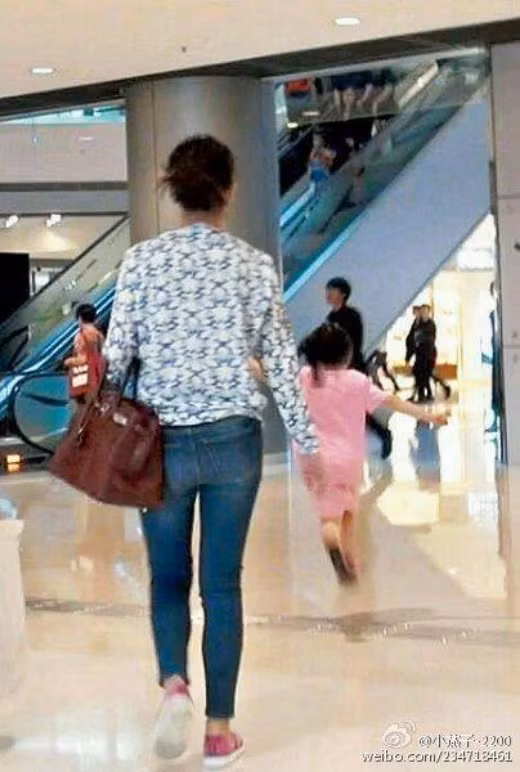 Con gái Triệu Vy được mẹ so sánh với mỹ nhân 1