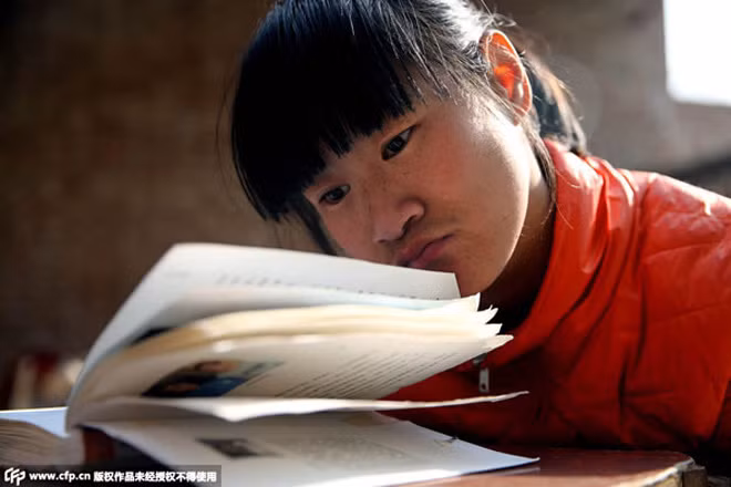 Nghị lực vô bờ của bé gái điều khiển máy tính bằng mũi ảnh 1