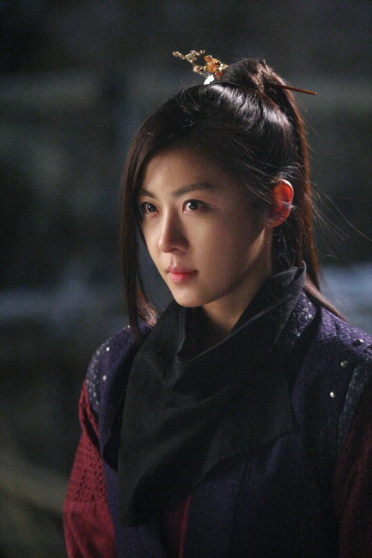 Hóa trang giả trai của Ha Ji Won trong phim Hoàng hậu Ki
