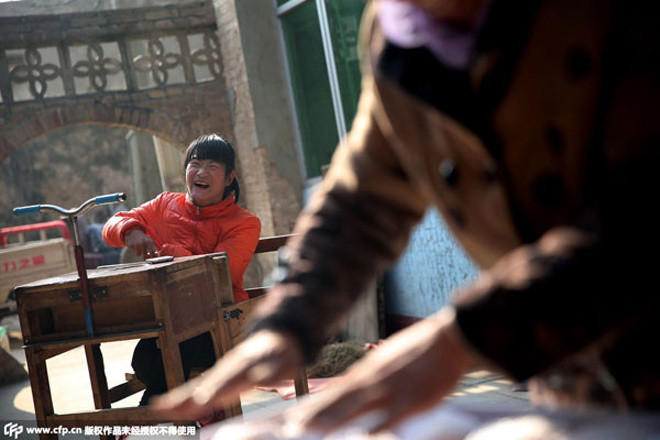 Nghị lực vô bờ của bé gái điều khiển máy tính bằng mũi ảnh 3 Nghị lực vô bờ của bé gái điều khiển máy tính bằng mũi ảnh 3