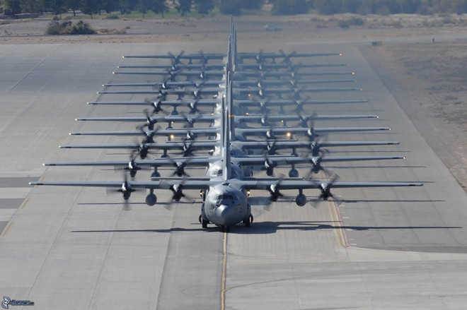 C-130 là loại máy bay vận tải hạng trung duy nhất có mặt trong danh sách 10 máy bay quân sự phổ biến nhất thế giới. Loại máy bay này đã phục vụ trong quân đội 64 quốc gia trên thế giới với 1.143 chiếc đang hoạt động. Không quân Mỹ có 549 chiếc trong biên chế. Ảnh: Gopixpic C-130