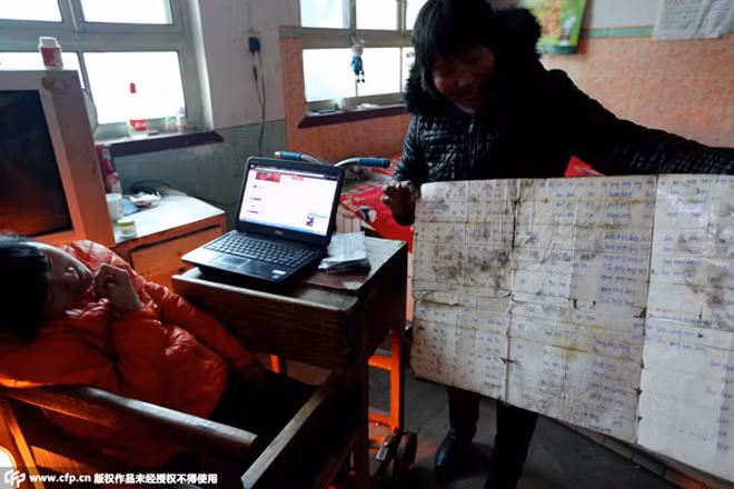 Nghị lực vô bờ của bé gái điều khiển máy tính bằng mũi ảnh 2