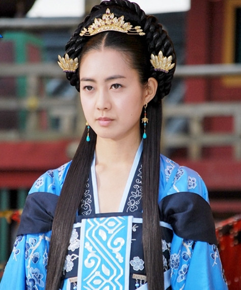 Nữ diễn viên Lee Yo Won trong tạo hình Nữ hoàng Seon Deok