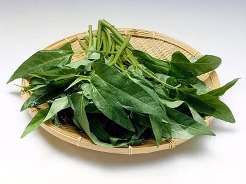 Cách xào rau muống giòn tan, xanh mướt