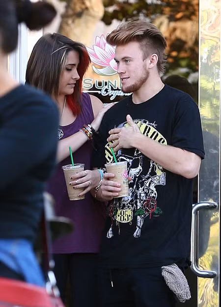 Paris Jackson và bạn trai hơn cô 1 tuổi - Chet Castellaw đã đính hôn?