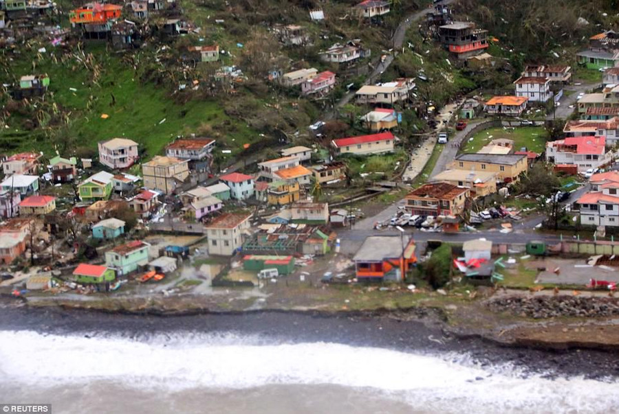 Sau khi vào Puerto Rico, bão Maria tiếp tục tàn phá Dominica