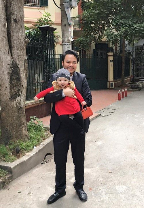 Vợ chồng Trang Nhung đưa con gái ra Hà Nội ăn Tết ảnh 2 vo chong trang nhung dua con gai ra ha noi an tet - 2