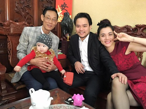 Vợ chồng Trang Nhung đưa con gái ra Hà Nội ăn Tết ảnh 9 vo chong trang nhung dua con gai ra ha noi an tet - 9