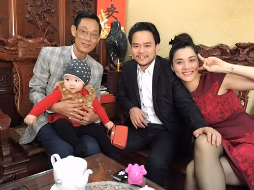 Vợ chồng Trang Nhung đưa con gái ra Hà Nội ăn Tết ảnh 9 vo chong trang nhung dua con gai ra ha noi an tet - 9