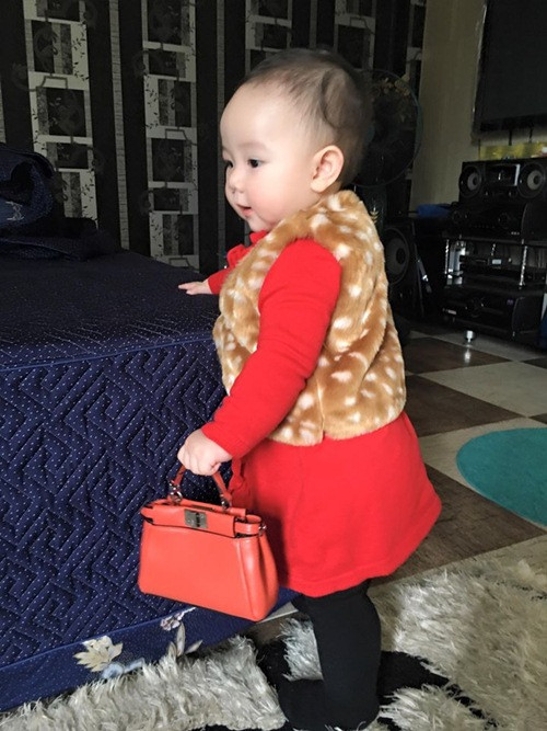 Vợ chồng Trang Nhung đưa con gái ra Hà Nội ăn Tết ảnh 8 vo chong trang nhung dua con gai ra ha noi an tet - 8