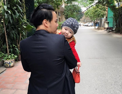 Vợ chồng Trang Nhung đưa con gái ra Hà Nội ăn Tết ảnh 3 vo chong trang nhung dua con gai ra ha noi an tet - 3