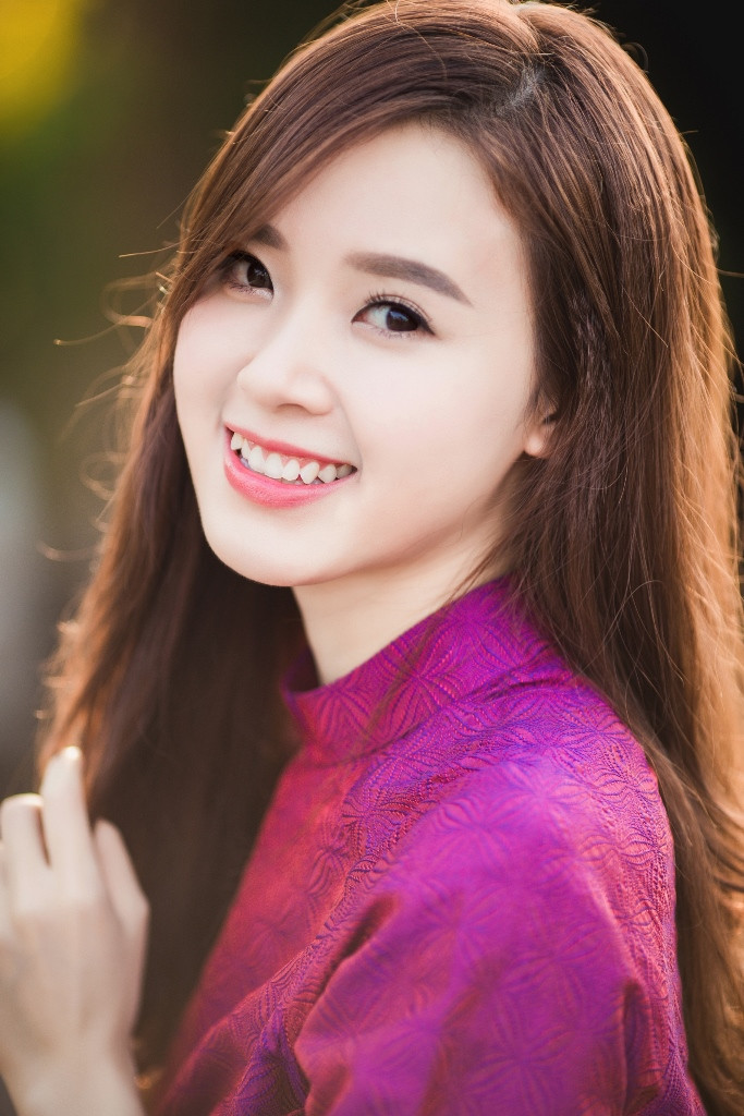 Trong không gian chiều nắng nhạt, hình ảnh nữ diễn viên Thiên mệnh anh hùng càng thêm lung linh và nhẹ nhàng