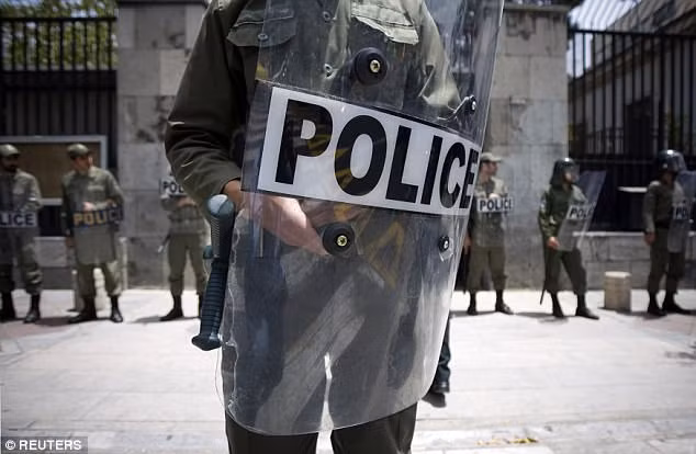 Cảnh sát Iran bắt giữ những người đi tiệc tùng